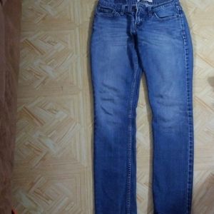 Levi’s 524 Skinny Low Rise Jeans Size 25 x 32